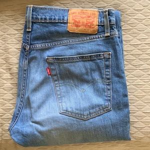 Levi Jeans. Style 513. 33x32.